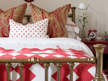 How to use the same colors with differing patterns when you decorate your bedroom