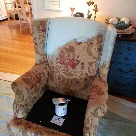 A DIY painted and stenciled upholstered chair using the Gabrielle Damask pattern. http://www.cuttingedgestencils.com/damask-stencil-3.html