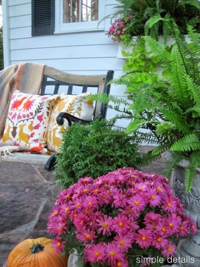 DIY stenciled accent pillows using the Otomi Paint-A-Pillow kit. http://paintapillow.com/index.php/otomi-roosters-paint-a-pillow-kit.html