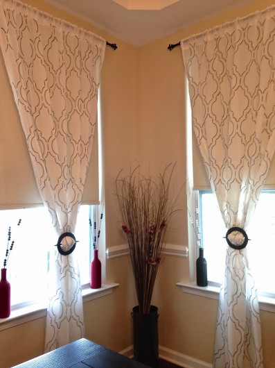 Cutting Edge Stencils shares aDIY stenciled dining room curtains with the Sophia Trellis stencil and a paint pen. http://www.cuttingedgestencils.com/sophia-trellis-stencil-geometric-wall-pattern.html