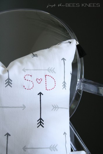 A DIY painted Valentine's Day accent pillow using the Tribal Arrows Paint-A-Pillow kit. http://paintapillow.com/index.php/tribal-arrows-paint-a-pillow-kit.html