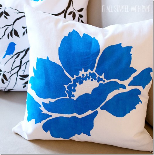 A DIY stenciled accent pillow using the Anemone Blossom Paint-A-Pillow kit. http://paintapillow.com/index.php/paint-a-pillow-kits/nature-inspired-diy-accent-pillows/anemone-blossom-paint-a-pillow-kit.html