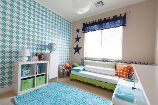 A teal stenciled accent wall using the Houndstooth Allover pattern. http://www.cuttingedgestencils.com/wall_stencil_houndstooth.html