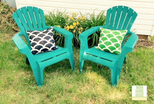 A DIY stenciled outdoor accent pillow using the Mermaid Paint-A-Pillow kit. http://paintapillow.com/index.php/mermaid-paint-a-pillow-kit.html