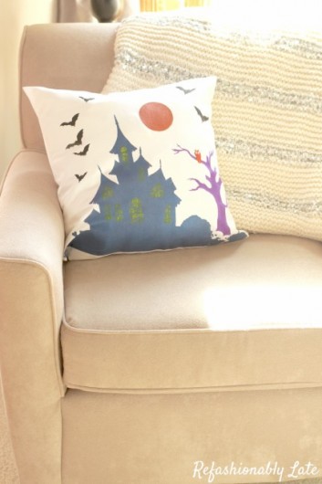 A DIY stenciled Halloween accent pillow using the Haunted House Stencil Kit. http://www.cuttingedgestencils.com/haunted-house-halloween-accent-pillow-stencil-kit.html