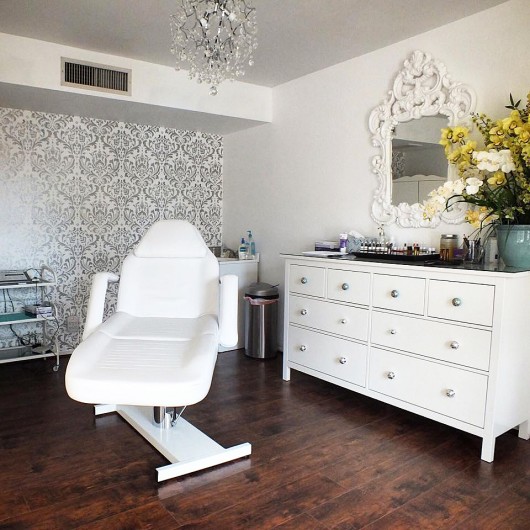 A DIY stenciled accent wall in silver and white using the Anna Damask Stencil  http://www.cuttingedgestencils.com/damask-stencil.html