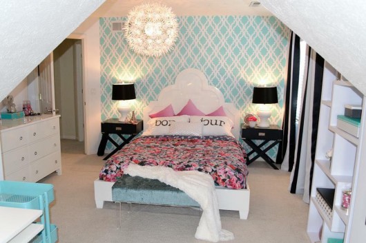A DIY stenciled bedroom accent wall in teal using the Tamara Trellis Allover Stencil. http://www.cuttingedgestencils.com/tamara-trellis-allover-wall-stencils.html
