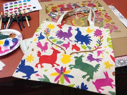 Learn how to stencil an plain white canvas tote bag using the Otomi Tote Stencil from Paint-A-Pillow. http://paintapillow.com/index.php/otomi-stencil-for-pillow-kit.html