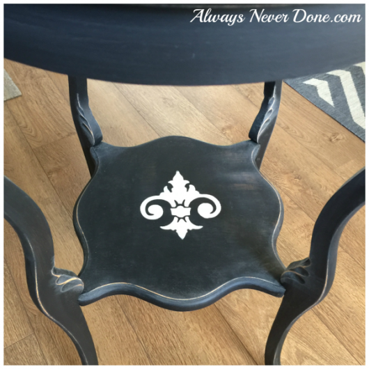 The Fleur de Lis Stencil from Cutting Edge Stencils was painted on a DIY table makeover. http://www.cuttingedgestencils.com/fleur-de-lis-stencils.html