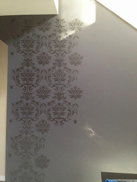 A stencil tutorial on how to paint a DIY accent wall using the Gabrielle Damask wall pattern from Cutting Edge Stencils. http://www.cuttingedgestencils.com/damask-stencil-3.html