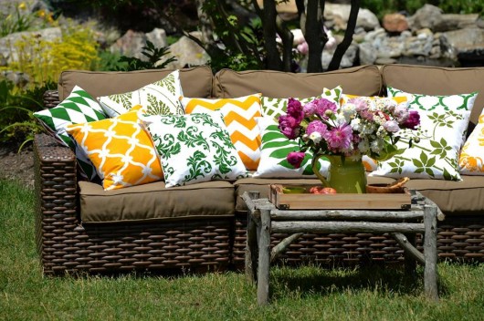 Learn how to DIY outdoor accent pillows using the Paint-A-Pillow kits from Cutting Edge Stencils. http://www.cuttingedgestencils.com/accent-pillow-stencil-kits.html