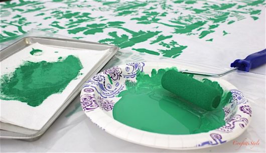 Learn how to stencil a DIY tablecloth using the Secret Garden Toile Stencil from Cutting Edge Stencils. http://www.cuttingedgestencils.com/garden-toile-stencil-chinoiserie-wallpaper.html