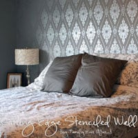 feature-wall-damask-stencils-bedroom-ideas