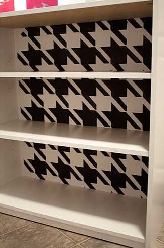 Houndstooth-stenciled-bookshelf