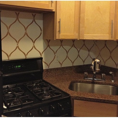 Hourglass-Stenciled-backsplash